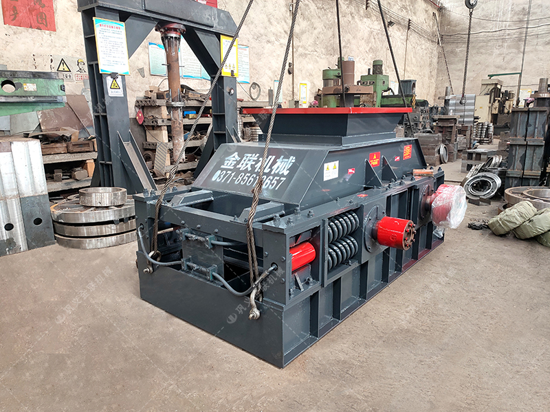 中型半自动对辊麻豆AV无码发往广东 破碎矿石