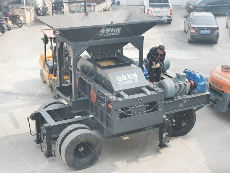 大型移动式对辊麻豆AV无码设备发往浙江