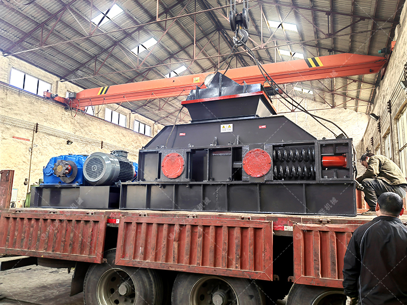 1200x800大型对辊破碎制砂机发往河南洛阳