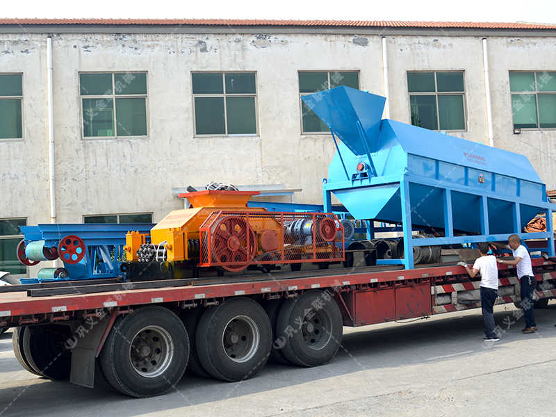 大型双齿辊麻豆AV无码 无轴托辊滚筒筛分机发往上海