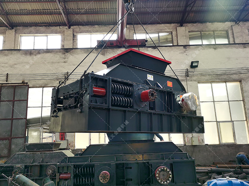 1000x700中型半自动液压对辊麻豆AV无码发货图片