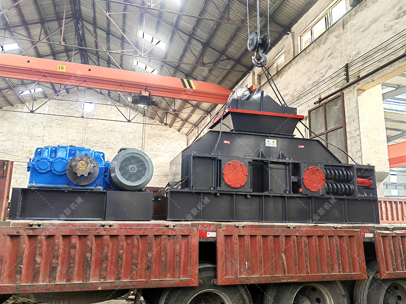 1200x800大型液压对辊制砂机发货图片