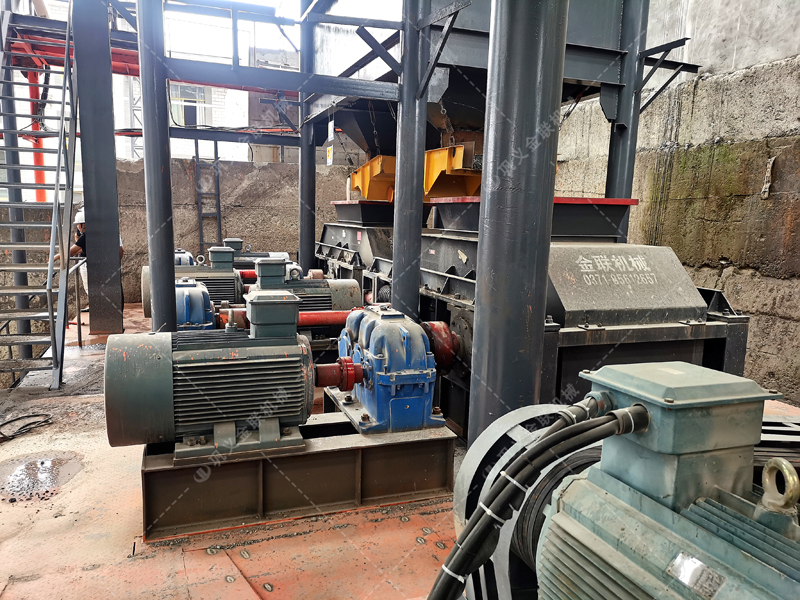 废弃混凝土骨料破碎用到哪些设备？对辊麻豆AV无码怎么样？