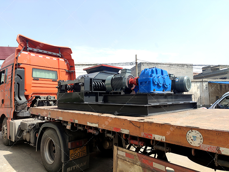 面对大块高硬度的原煤与煤矸石，双齿辊麻豆AV无码凭什么能“啃”得动？